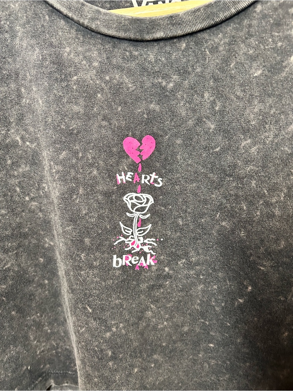 Vans Black Cropped Tee with Pink Heart Graphic - Size L - Picture 4 of 5